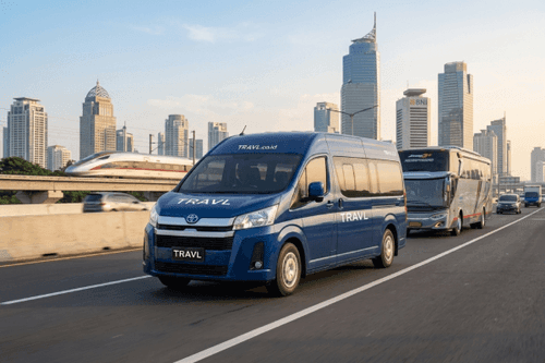 Keuntungan Memilih Travel Shuttle Daripada Transportasi Umum: Mana yang Lebih Efisien?